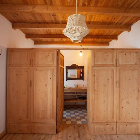 Otel Kargilos & 3*